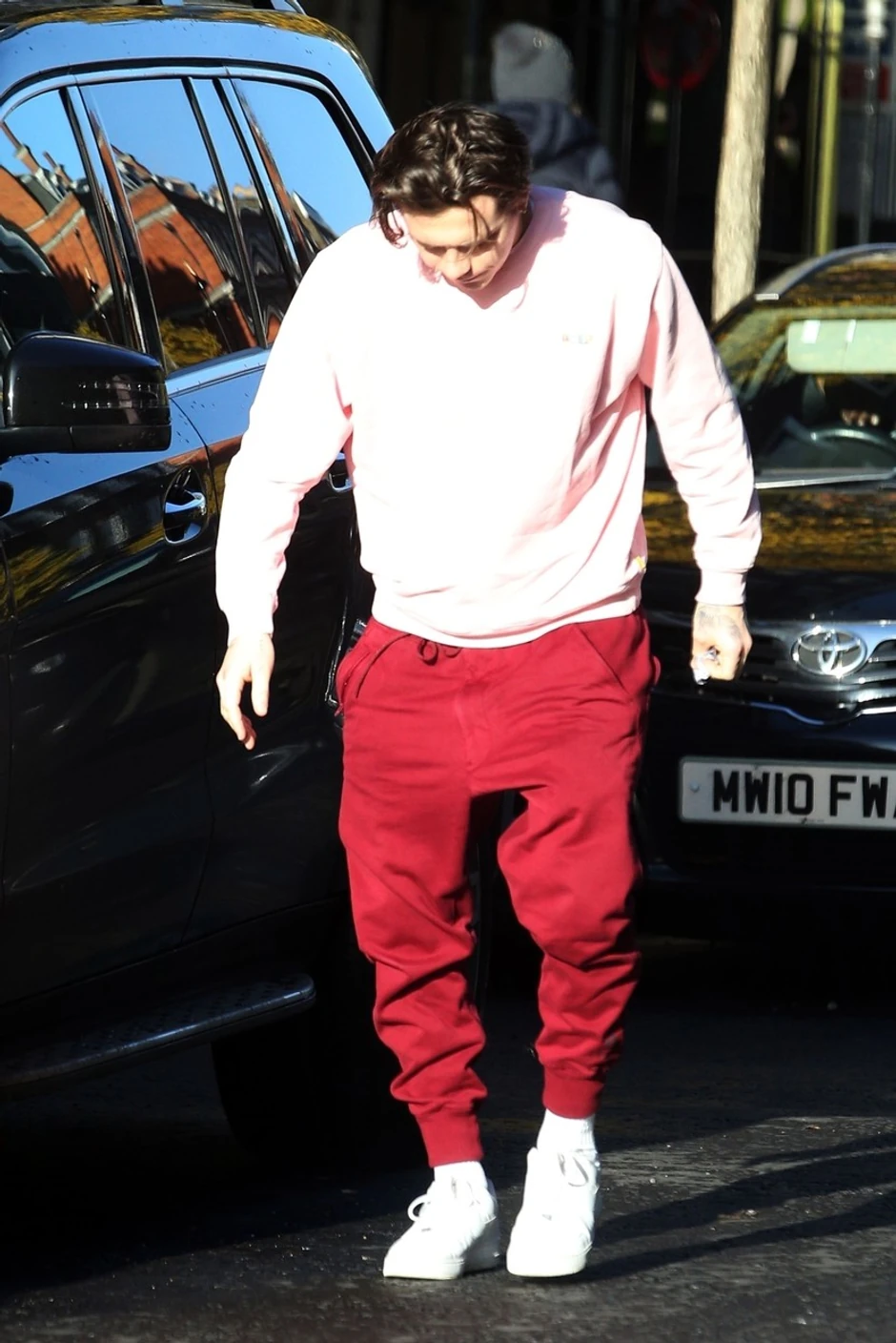 Bruklin Bekam pljuje po ulici 