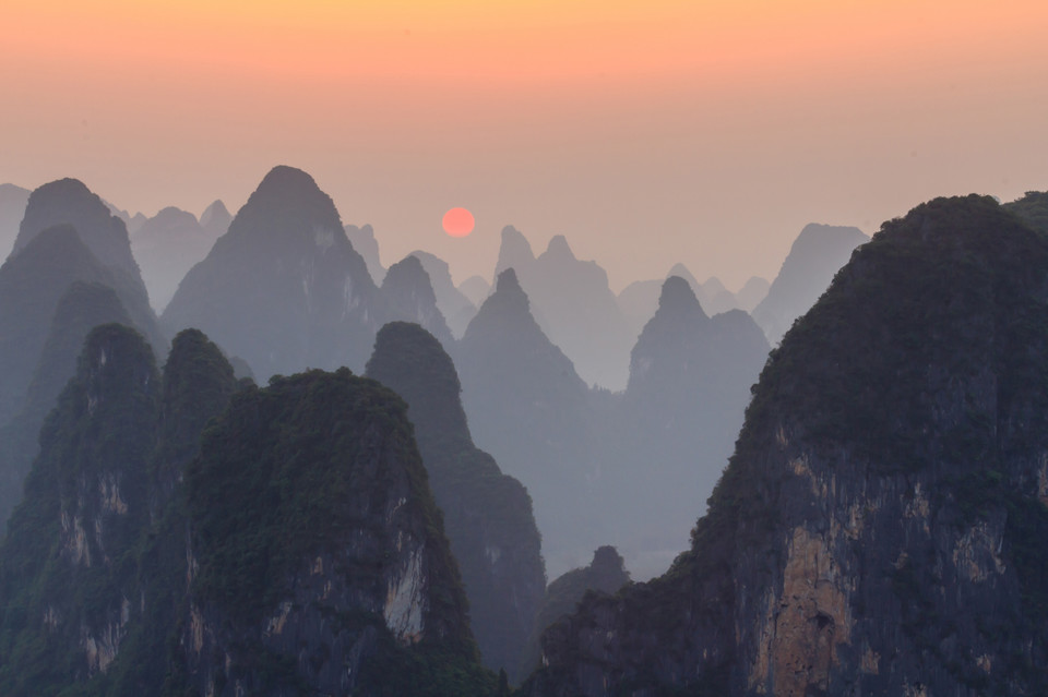 Sunset at Li River (pol. Zachód słońca nad rzeką Li) - James Bian/National Geographic Traveler Photo Contest