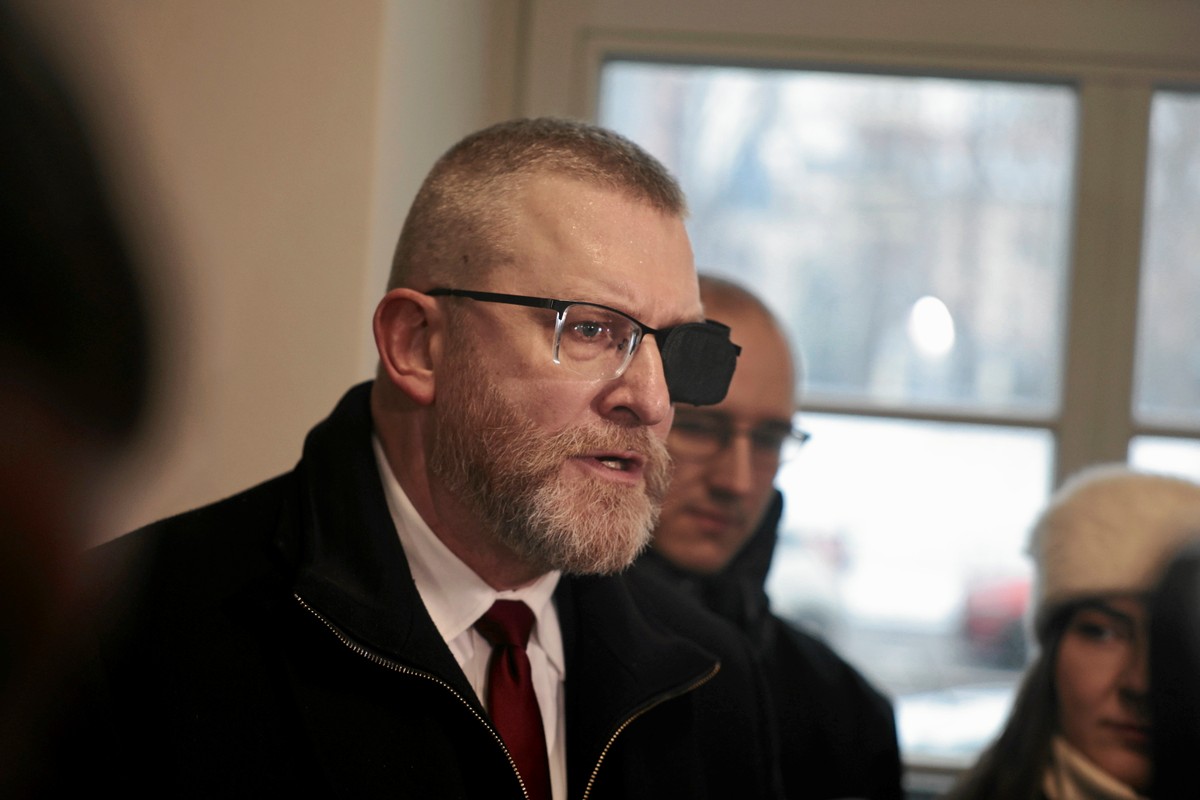 Grzegorz Braun przyjechal zlozyc zeznania do prokuratury okregowej we Wroclawiu