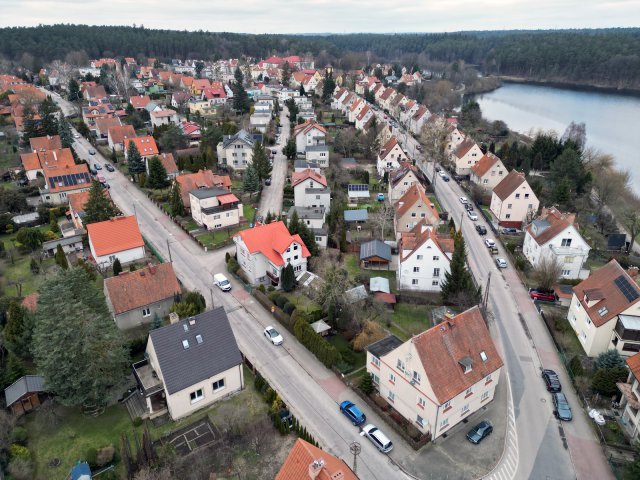 ''Wzorowe osiedle III Rzeszy''. Jak powstały domki nad Jeziorem Długim?