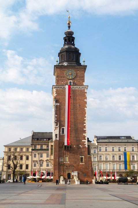 Widok na wieżę ratuszową w Krakowie