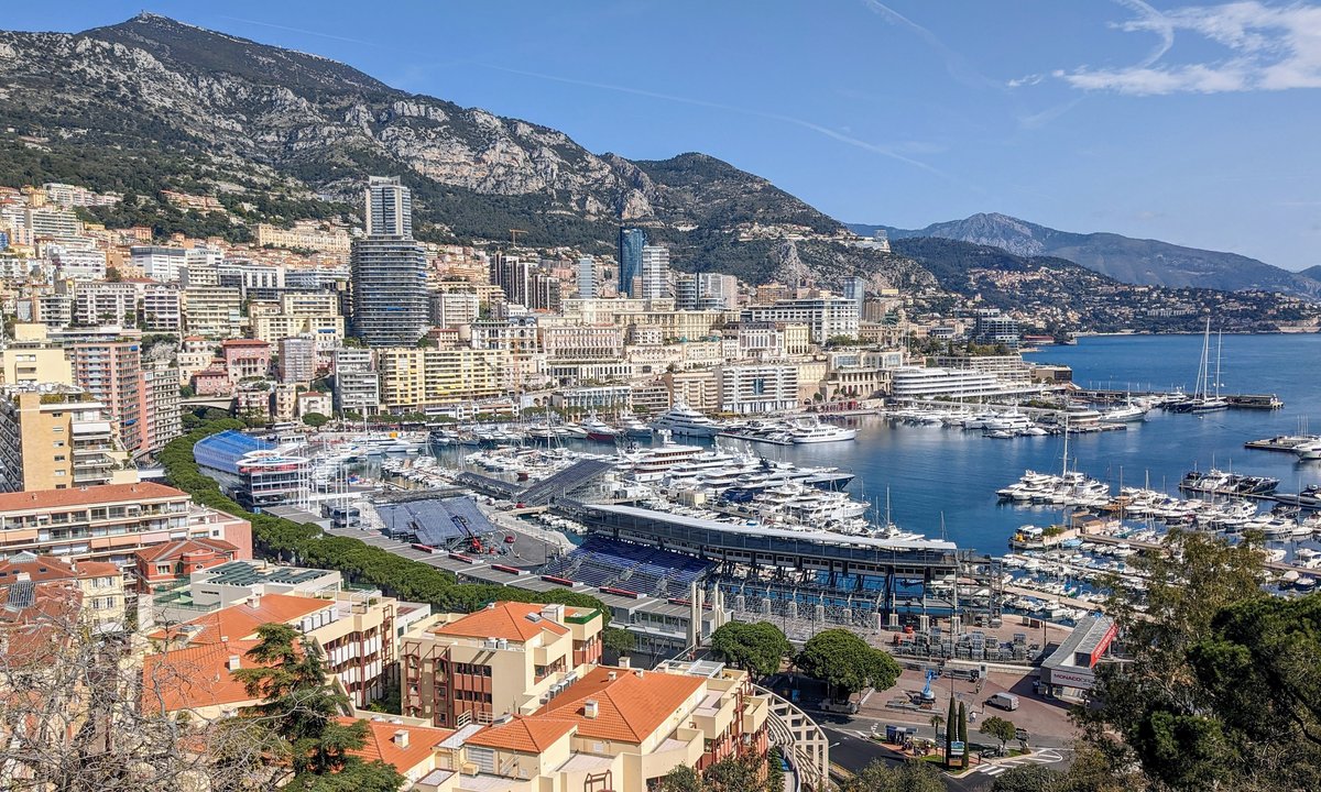 Turyści zaskoczeni rachunkiem za roaming w Monaco. Ostrzegają podróżnych