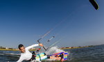 Kitesurfer zaplatał się w żagiel