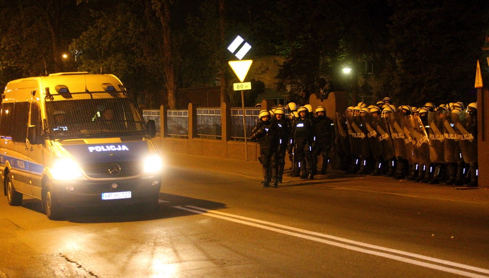 KNURÓW BUDYNEK POLICJI OCHRONA PO ZAMIESZKACH (policja)