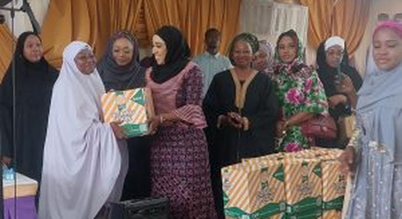 The National Women Leader of the All Progressives Congress (APC), Dr Betta Edu, presenting food items to beneficiaries at the Wuse Zone 3 Mosque, Abuja. (NAN)