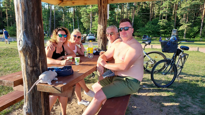 Kasia, Asia, Marek i Arek z Ostrołęki na rowerach w okolicach Augustowa