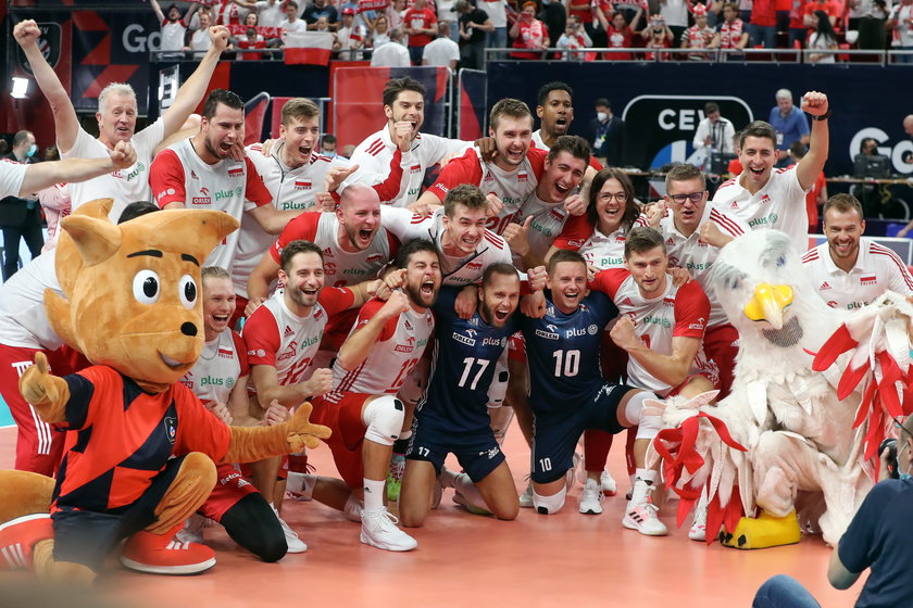 Przeciwko Rosji świetnie zagrali Wilfredo Leon (28 l.) i Bartosz Kurek (33 l.), ale dobrze spisał się też kapitan Michał Kubiak (33 l.), którego wcześniej krytykowano głównie za słabą skuteczność w ataku.