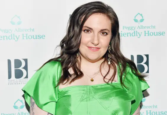 Lena Dunham w kostiumie kąpielowym z ciałopozytywnym przekazem na Instagramie