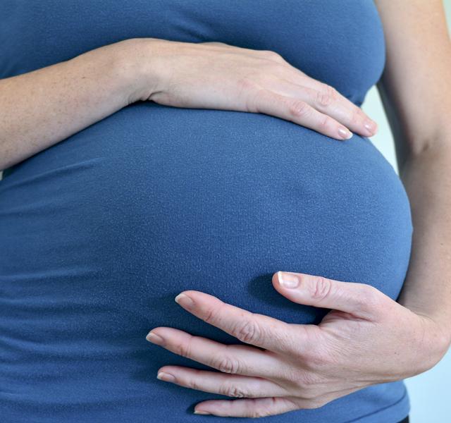 Hatalmasra nőtt a várandós színésznő pocakja, hamarosan érkezik az újabb baba