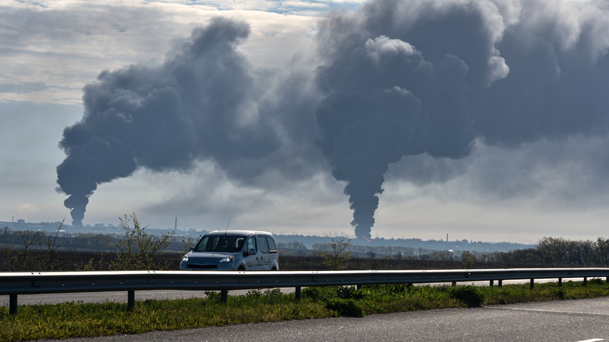 (FOTO) RUSI CELE NOĆI BOMBARDOVALI UKRAJINSKE GRADOVE Najgore prošao Dnjepar, ima mrtvih: 