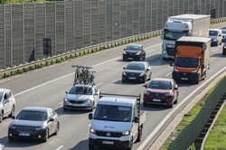 Masz stary samochód? Od 1 stycznia 2026 roku do tego miasta w Polsce nie wjedziesz nim za darmo