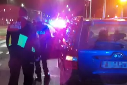 To, co zrobił na światłach, zaniepokoiło strażników miejskich. Potrzebna była policja 