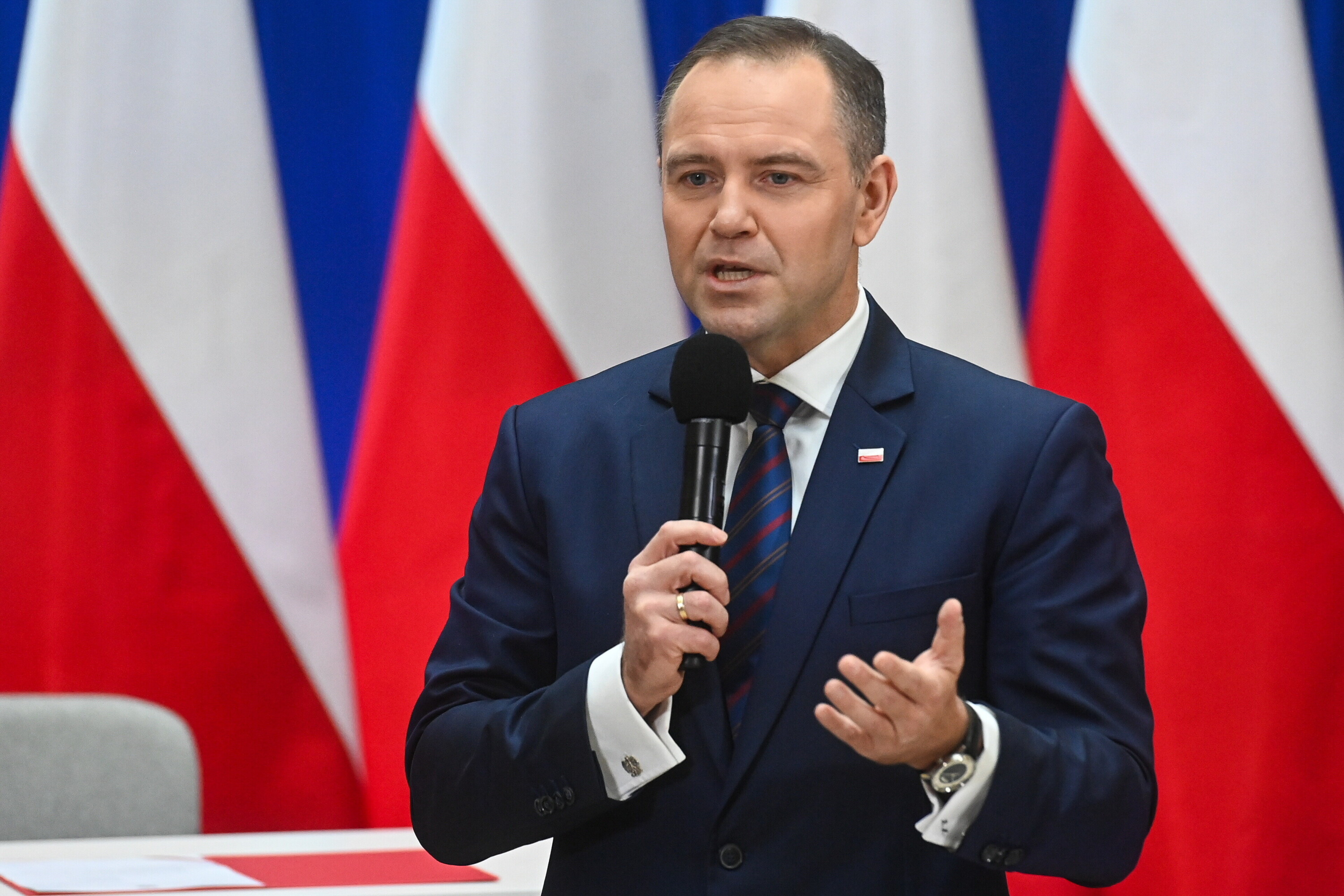 Duda żąda przeprosin od szefów służb za odmowę spotkania, wini Tuska