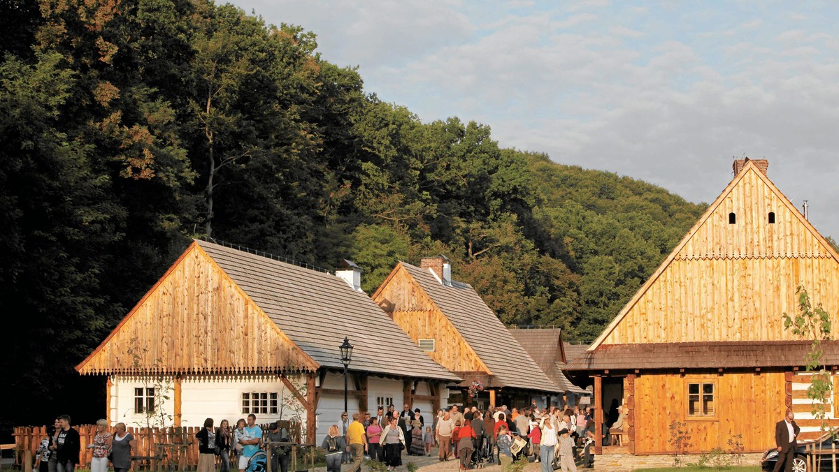 Rekonstrukcja XVIII-wiecznej synagogi z Połańca rozpoczęła się na Rynku Galicyjskim w Muzeum Budownictwa Ludowego w Sanoku. Odbudowa potrwa kilka lat; prace przy odtwarzaniu mają być też atrakcją dla zwiedzających.