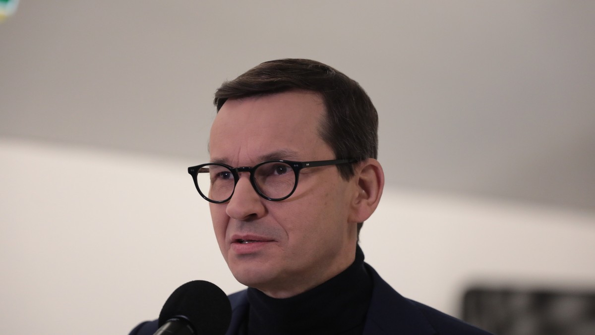  Mateusz Morawiecki podczas szczepienia trzecia dawka szczepionki przeciw covid