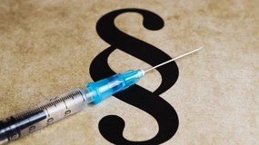 Żołnierz zawieszony za odmowę szczepienia. Opinia TSUE: Brak podstaw do zarzutu dyskryminacji