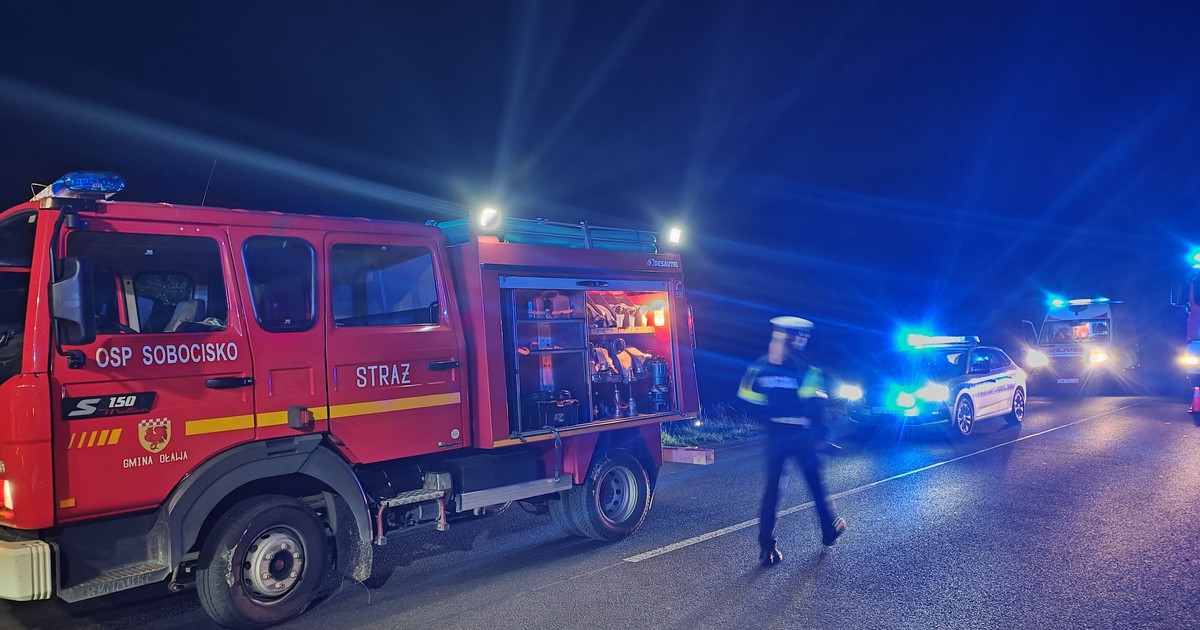 Tragedia pod Oławą. Motocykl stanął w płomieniach, auto zatrzymało się w rowie