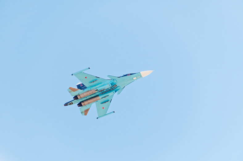 Rosyjski samolot Su-34 zdolny do przenoszenia kierowanych bomb FAB-500