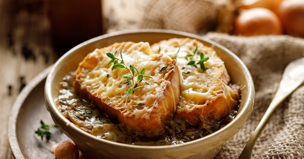 Pyszny obiad na niedzielę. Podajemy przepis, Ty gotujesz. Francuska zupa cebulowa