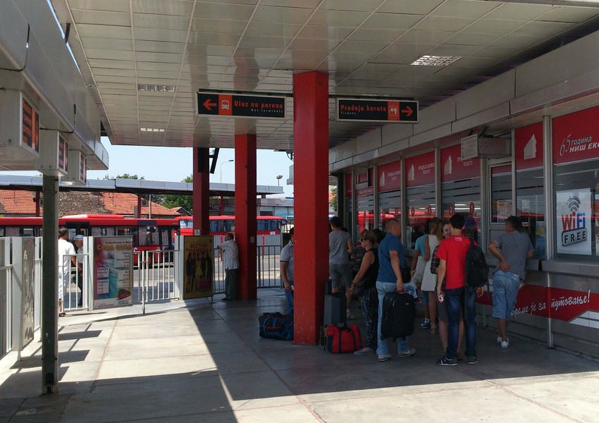 Mnogi kupe najeftinije karte da bi ušli na peron