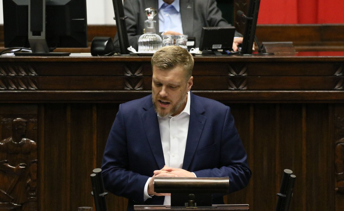 Polska powinna prowadzić podmiotową politykę gospodarczą względem wielkich korporacji powiedział Adrian Zandberg