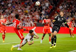 Zabójcze cztery minuty Bayernu. Nieudany powrót Lewandowskiego [WIDEO]