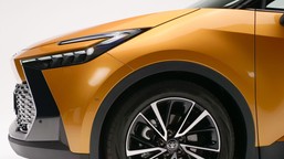 nowy suv toyoty to hit. ma silnik 2.0 i spala 3,2 l na 100 km. cena?