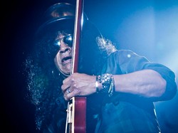 Slash znowu gra solo