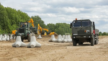 nowa linia obrony polski. co naprawdę powstaje na granicy z rosją i bi