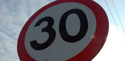 W mieście pojedziemy tylko 30km/h?