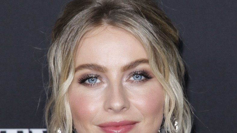 Dolly Parton S Heartstrings Netflix Cast Includes Dancing With