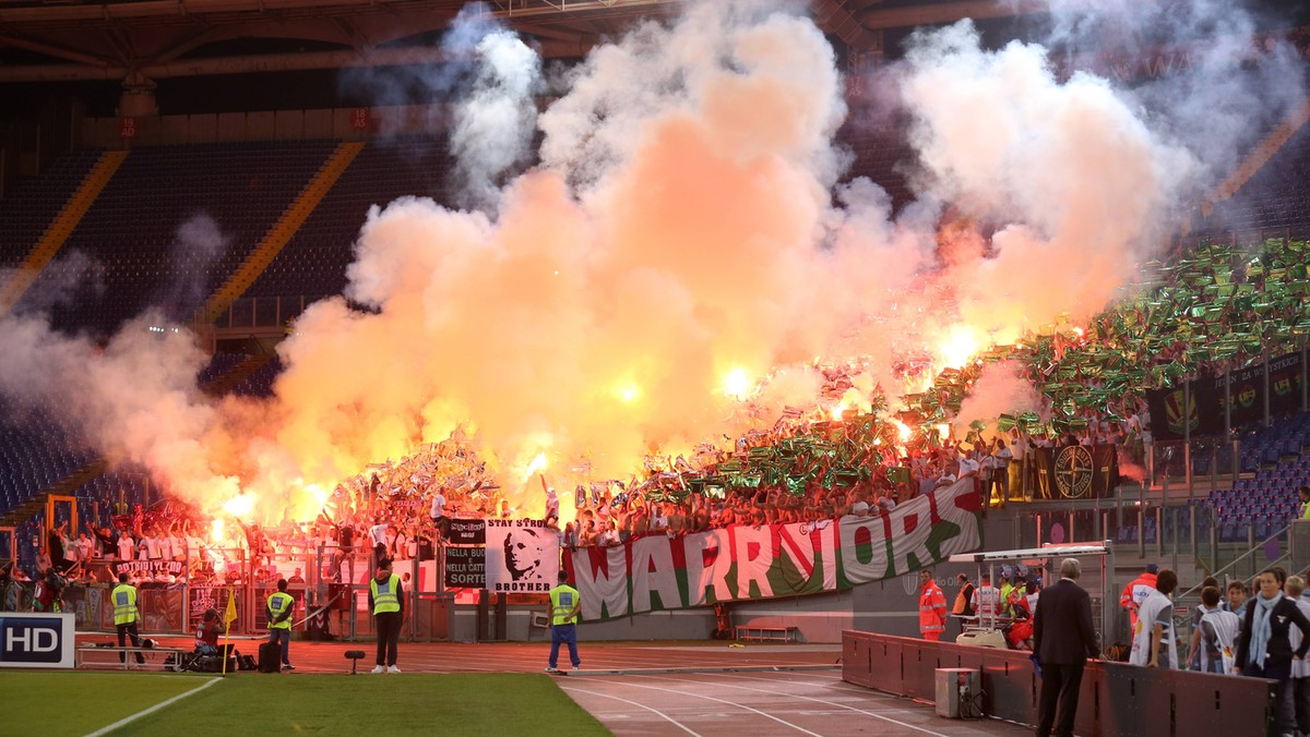 Jak poinformowała oficjalna strona Legii Warszawa, UEFA nałożyła na klub karę w wysokości 100 tysięcy euro. To efekt niewłaściwego zachowania fanów podczas meczu Ligi Europy z Lazio Rzym.