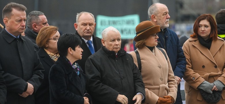 Awantura podczas miesięcznicy. Krzyczeli "kłamca". Kaczyński: To prezent dla Putina