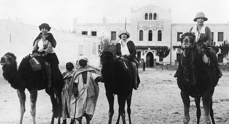 Tourists ride camels in the 1920s.Bettmann/Getty Images