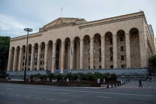 Karta Gruzińska. Tak prezydentka, obywatele i opozycja chcą walczyć z "prawem rosyjskim"