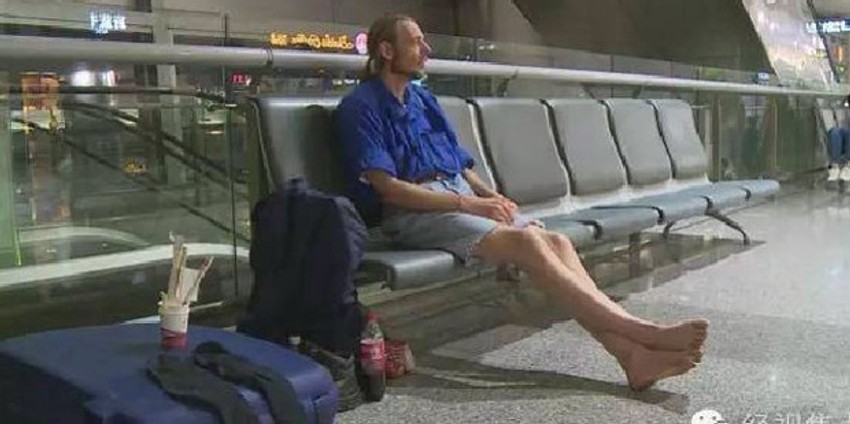 Aleksander Piter Sirk je 10 dana čekao na aerodromu devojku iz snova...