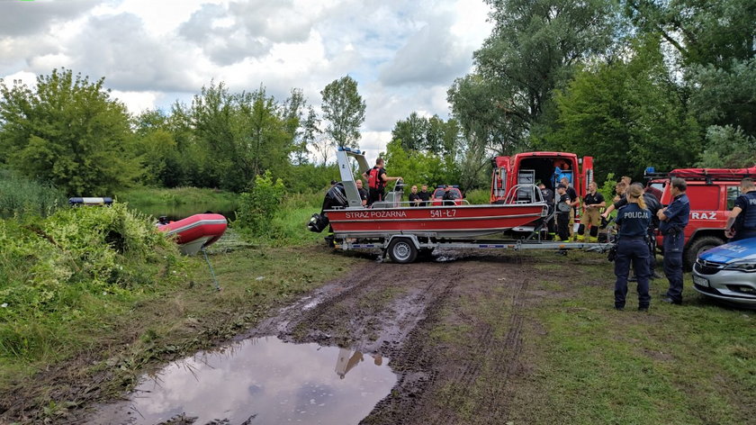 Dramat w Bednarach. Znaleziono ciało chłopca, który zniknął pod wodą w Bzurze