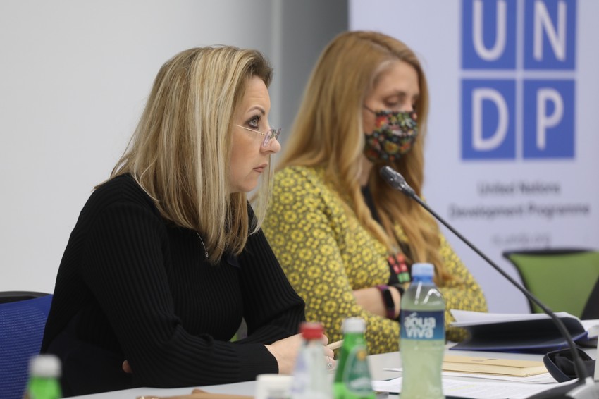 Sandra Dokić (Levo)