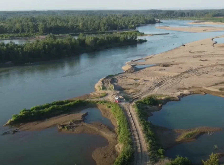 Regija pruža mogućnosti za aktivnosti kao što su vožnja čamcima, ribolov, lov, i posete šumskom predelu Adice
