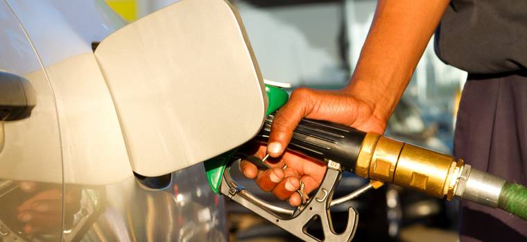 Benzyna poniżej 4 zł za litr jeszcze w tym roku?