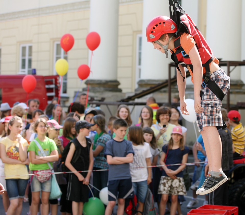 Dzień dziecka przed stołecznym ratuszem