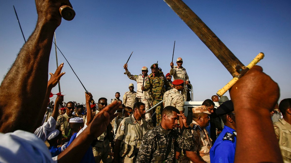 Mohamed Hamdan Dagalo, komandant RSF, u selu Kari kod Kartuma 15. juna 2019. 