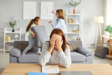 Pułapka w 800 plus. ZUS kontroluje wypłaty. Rodzice będą musieli oddać pieniądze