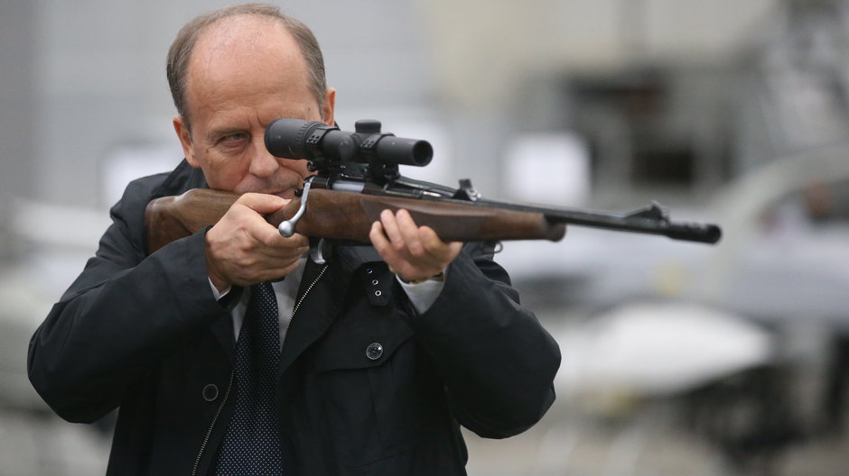 Dyrektor FSB Aleksander Bortnikow podczas wizyty w fabryce Kałasznikowa w Iżewsku (2016 r.)