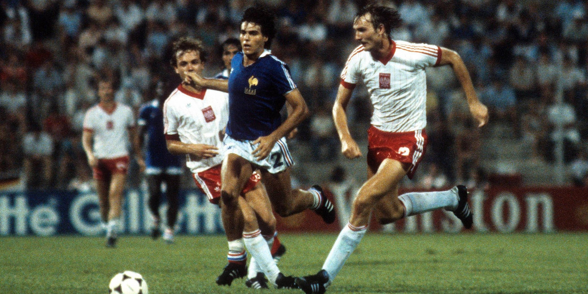 Roman Wójcicki ( z prawej) w meczu z Francją (3:2) o trzecie miejsce w MS w Hiszpanii w 1982 roku.