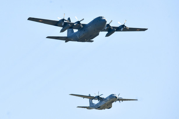 Samoloty transportowe Hercules i CASA podczas Międzynarodowych Pokazów Lotniczych Air Show Radom 2023