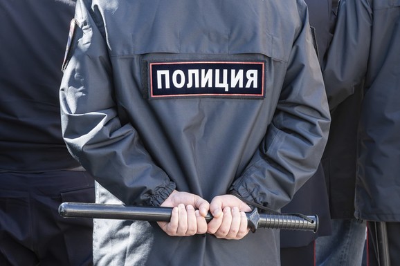 Sin policajca napao devojku i SILOVAO JE PRED KAMERAMA i prenosio uživo! Hiljade ljudi gledalo i podržavalo užas, neki mu slali i DONACIJE