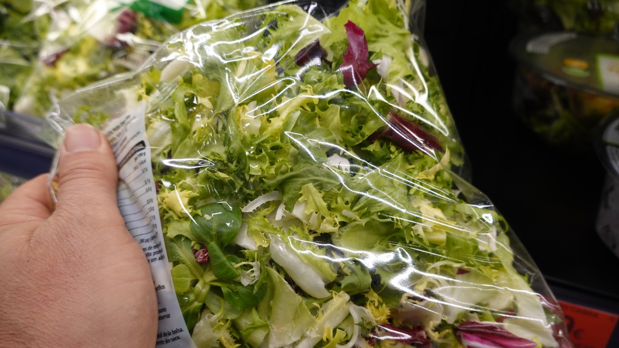 Odborníci varujú pred balenými šalátmi.