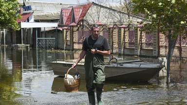 "Rękami przekopuję glinę i góry śmieci. Czasami uda się wykopać słoiki z przetworami". Dramatyczne głosy z zalanego Chersonia [REPORTAŻ]