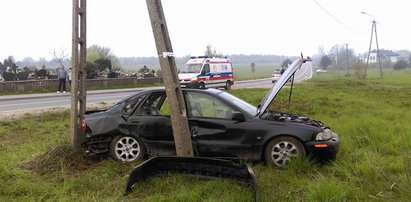 Śmierć niedaleko cmentarza. Auto uderzyło w słup